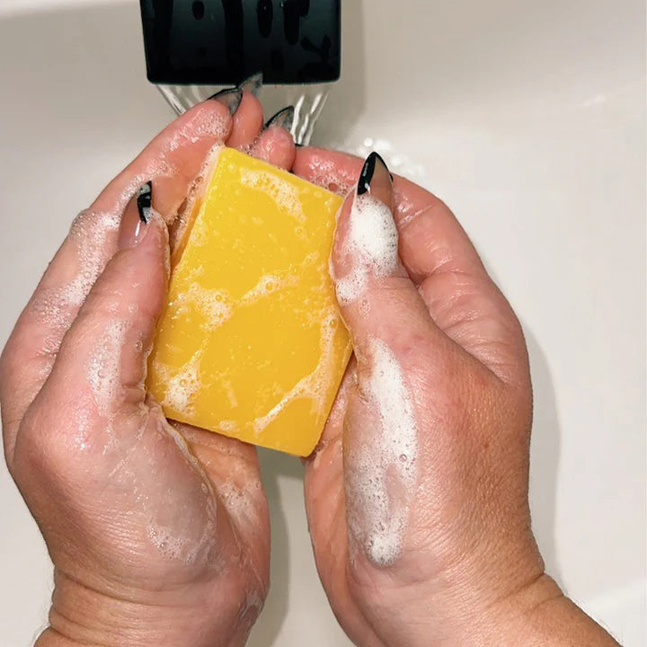 Savon éclaircissant au curcuma, citron et à l'acide kojique